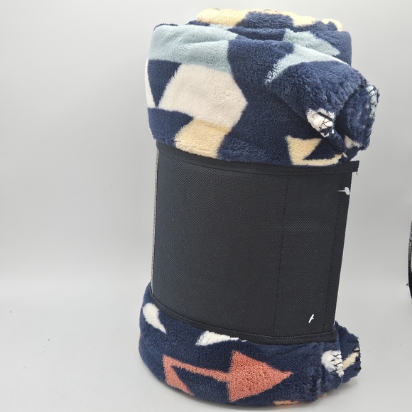 Pendleton fleece throw blanket 50" by 70" navy aztec boho design - Picture 10 of 11
